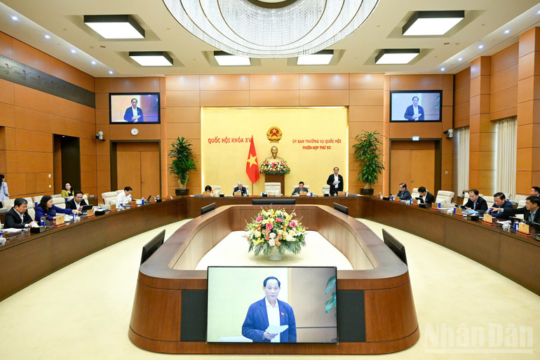 Phó Chủ tịch Quốc hội Trần Quang Phương điều hành nội dung phiên họp chiều 24/12. (Ảnh: DUY LINH)