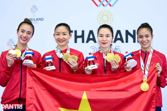 Nguyễn Thị Diệu Ly, Mỹ Tâm, Nguyễn Thị Thu, Đinh Thị Hương góp công lớn với tấm HCV Karate nội dung kumite đồng đội nữ (Ảnh: Khoa Nguyễn).