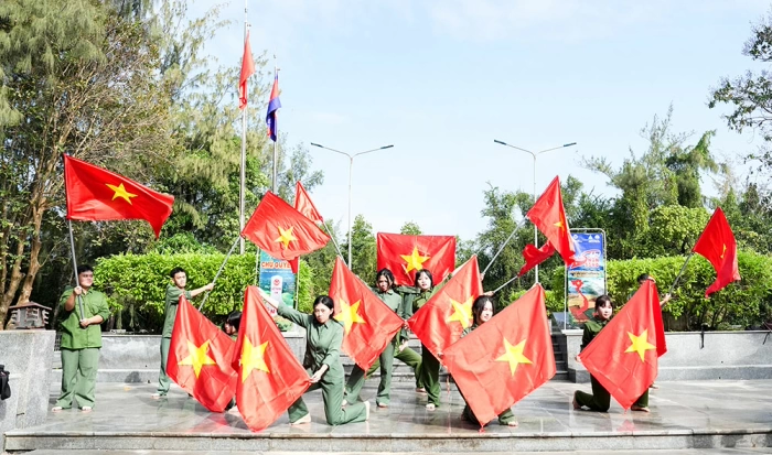 Hành trình tuổi trẻ tham quan cột mốc 314