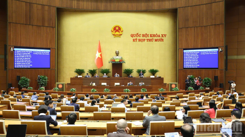 Quang cảnh phiên thảo luận ở hội trường chiều 2/12. (Ảnh: DUY LINH)