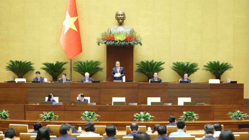 Chủ tịch Quốc hội Trần Thanh Mẫn điều hành nội dung phiên họp sáng 4/12. (Ảnh: DUY LINH)