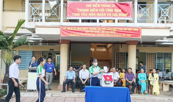 Trường THPT Vĩnh Xuân quyên góp hơn 61 triệu đồng hỗ trợ đồng bào vùng thiên tai