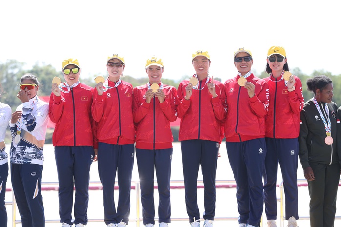 Đội thuyền 4 tay chèo nữ hạng nặng khóa đuôi hành trình SEA Games 33

