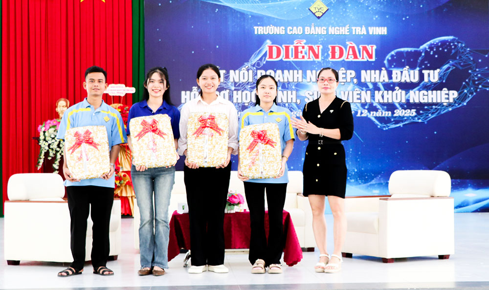 Trường CĐ Nghề Trà Vinh tuyên dương học sinh, sinh viên có dự án khởi nghiệp nổi bật tại Cuộc thi Ý tưởng khởi nghiệp học sinh, sinh viên năm học 2025-2026.