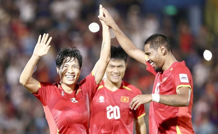 Việt Nam lên 3 bậc, Malaysia 'rơi tự do' trên bảng xếp hạng FIFA