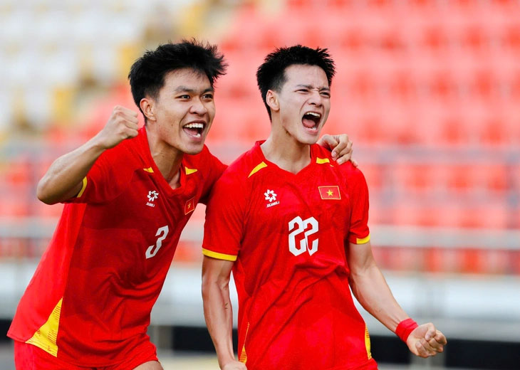 Niềm vui của Thanh Nhàn (22) sau khi ghi bàn thắng ấn định chiến thắng 2-0 cho U22 Việt Nam trên chấm đá phạt - Ảnh: NGUYÊN KHÔI