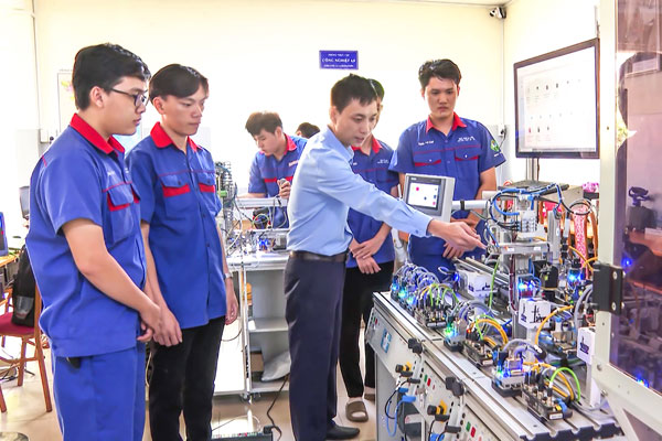 Đội ngũ nhân lực chất lượng cao từng bước hình thành, giữ vai trò nòng cốt trong nghiên cứu, chuyển giao tri thức và triển khai đổi mới sáng tạo tại các viện, trường.

