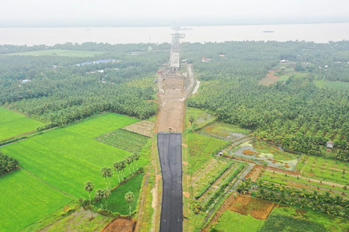 Trên công trình cầu Đại Ngãi