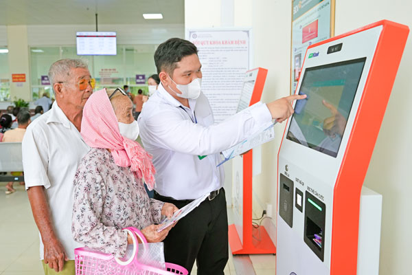 Với CCCD gắn chip, việc quét mã tra cứu thông tin nhanh, hiệu quả hơn. Nhờ đó, đẩy nhanh quá trình khám, chữa bệnh, nâng cao sự hài lòng của người bệnh.

