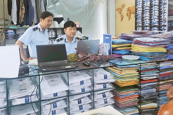 Lực lượng chức năng ứng dụng các giải pháp chuyển đổi số trong công tác kiểm tra, giám sát, góp phần phát hiện và xử lý kịp thời các hành vi gian lận thương mại.