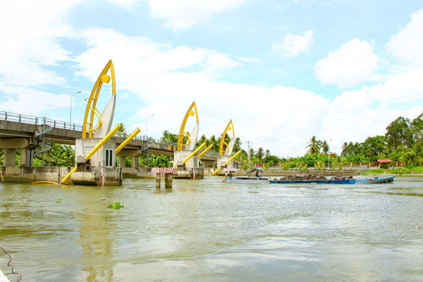 Công trình cống Vũng Liêm phát huy hiệu quả trong việc kiểm soát mặn, giữ ngọt phục vụ sản xuất và sinh hoạt.

