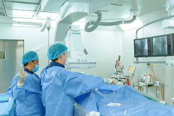 Tim mạch can thiệp trở thành một trong những lĩnh vực phát triển mũi nhọn của bệnh viện nhờ vận hành hiệu quả hệ thống chụp mạch số hóa xóa nền.