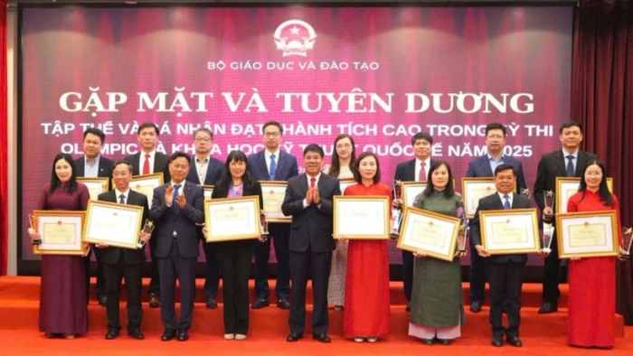Tuyên dương học sinh đạt thành tích cao trong kỳ thi Olympic và Khoa học, kỹ thuật quốc tế năm 2025