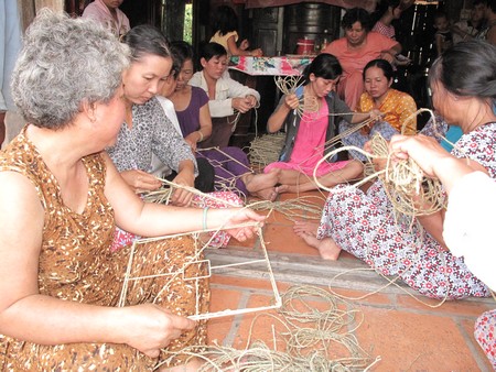 Việc đào tạo nghề và giải quyết việc làm giúp cho LĐ nông thôn có thêm thu nhập, ổn định cuộc sống.