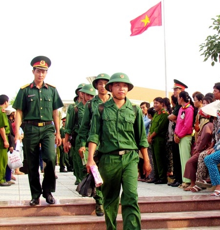 Sau khi đất nước thống nhất, lực lượng vũ trang tỉnh vẫn hăng say luyện tập, sẵn sàng chiến đấu.