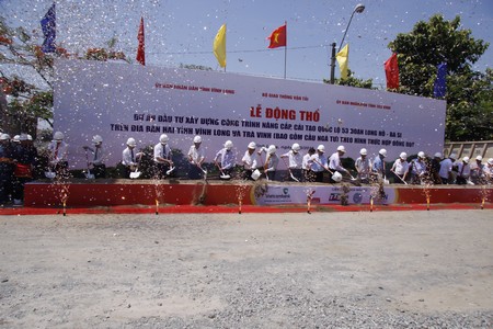 Lễ động thổ công trình nâng cấp QL53 vào sáng 17/5/2015.