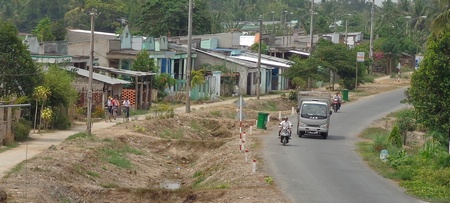 Đường bây giờ rộng mở khắp nơi nơi.