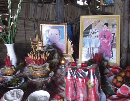 Di ảnh nạn nhân.