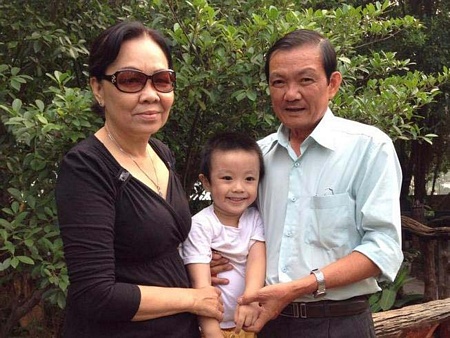Sự yêu thương, chăm sóc của ông bà ngoại dành cho cháu. Ảnh mang tính minh họa