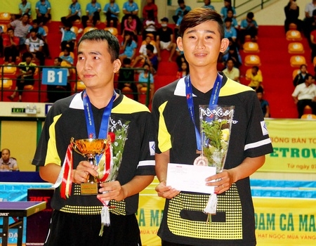 Tăng Phạm Trọng Hiếu/Phạm Lê Hòa (Vĩnh Long) nhận HCĐ.
