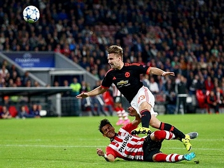 Pha vào bóng của Hector Moreno, khiến Luke Shaw gãy chân.