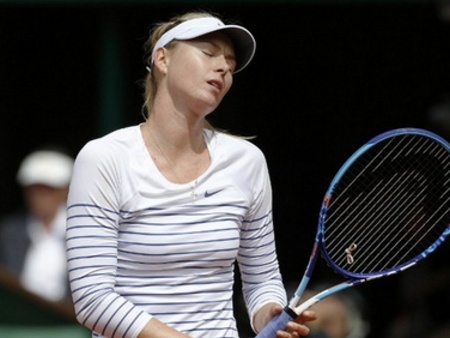 Sharapova lại dính chấn thương