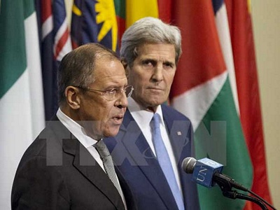 Ngoại trưởng Nga Sergei Lavrov (trái) và Ngoại trưởng Mỹ John Kerry tại cuộc họp báo sau cuộc gặp. (Nguồn: Reuters/TTXVN)