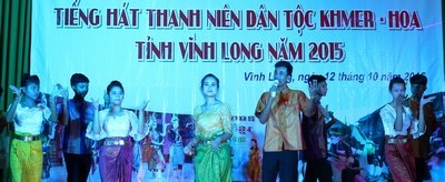 Liên hoan với nhiều tiết mục hát múa dân tộc đặc sắc 