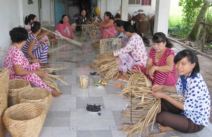 Qua các mô hình dân vận khéo, nhiều phụ nữ nông thôn có việc làm tăng thu nhập.