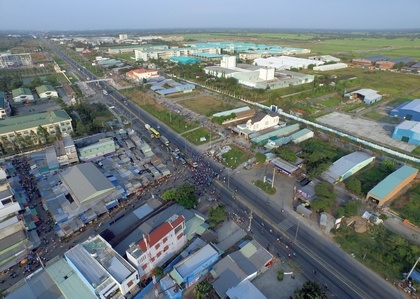 Khu công nghiệp hình thành, thúc đẩy đô thị, thương mại- dịch vụ phát triển. Ảnh: VINH HIỂN