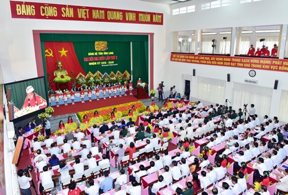 anh 2: Đại hội Đại biểu Đảng bộ tỉnh Vĩnh Long lần thứ X khai mạc sáng 19/10.