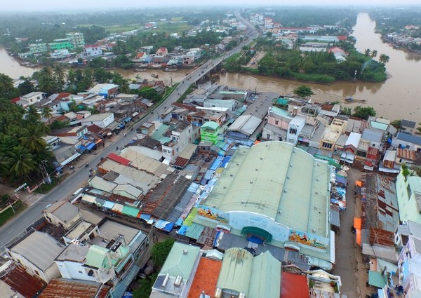 Trung tâm thương mại- dịch vụ huyện.