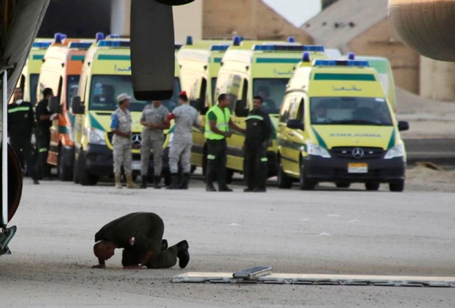 Đưa xác nạn nhân từ Sinai về Cairo xét nghiệm ADN (Nguồn: AFP) 
