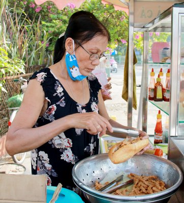 Bánh mì chả cá Vũng Tàu góp phần vào sự phong phú thực đơn sáng. 