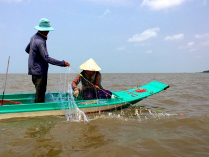 Lưới ba màng, một trong những ngư cụ đánh bắt mang tính huỷ diệt nguồn lợi thuỷ sản. Ảnh: H.Đ