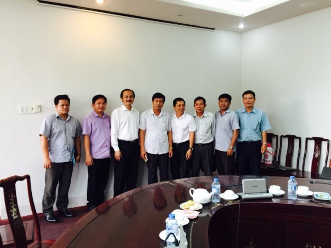 Các thành viên tham gia buổi làm việc tìm cơ hội cho dội Cà Mau dự Giải hạng nhất quốc gia 2016. 