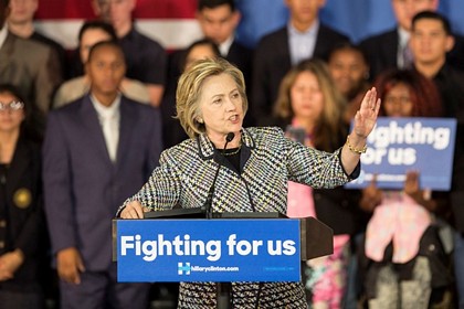 Cựu Ngoại trưởng Mỹ Hillary Clinton phát biểu vận động bầu cử ở Texas. (Nguồn: AFP)