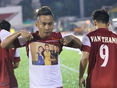 Tuấn Tài ăn mừng bàn nâng tỷ số lên lên 2-0. Ảnh: Thanh Hà