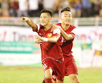 Mở đầu cho niềm vui chiến thắng của đội U.21 Báo thanh Niên Việt Nam.