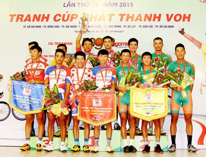 Các đội nhận giải đồng đội chung cuộc.