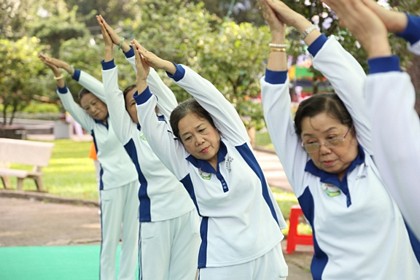 Tuổi thọ tăng khiến Việt Nam đứng trước nhiều thách thức của già hóa dân số. Ảnh minh họa: T.P