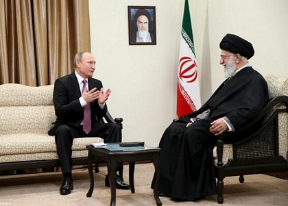 Tổng thống Nga Vladimir Putin (trái) hội đàm với lãnh tụ tinh thần tối cao Iran Ali Khamenei. (Nguồn: Reuters)