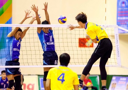 1/ Pha tấn công của Từ Thanh Thuận (7, XSKT.VL) trước Quân Đoàn 4 Becamex.