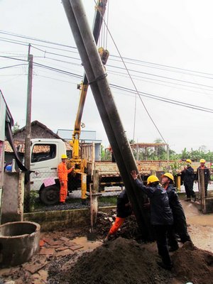 Lưới điện ngày càng được nâng cấp, mở rộng đáp ứng tốt hơn nhu cầu phát triển kinh tế- xã hội của tỉnh. 