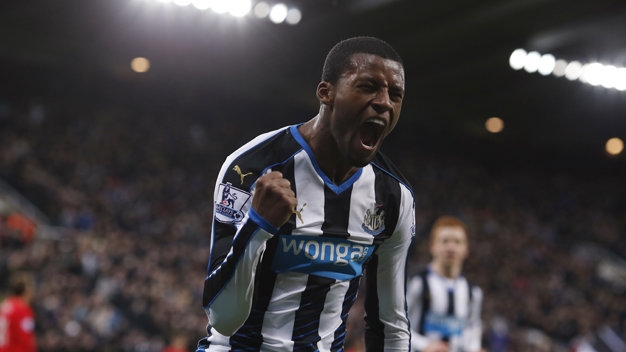 Niềm vui của Wijnaldum sau khi ghi bàn cho Newcastle. Ảnh: Reuters