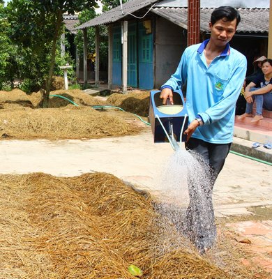 Noi theo gương Bác, nhiều bạn trẻ đã xung kích thi đua học tập, rèn luyện tốt, lao động sản xuất giỏi. 