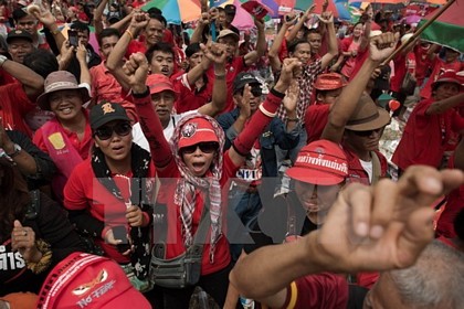 Một cuộc biểu tình của phe Áo đỏ ở Thái Lan. (Ảnh: AFP/TTXVN)