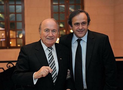 Michel Platini và Sepp Blatter đối mặt án phạt cấm hoạt động bóng đá 7 năm. (Nguồn: sportskeeda.com)