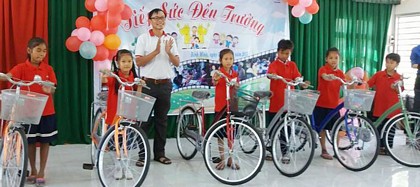 Trong năm 2015, Hội Từ thiện Cà phê Suối Mơ đã trợ giúp cho hơn 1.000 học sinh khó khăn.