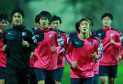 Các cầu thủ Cerezo Osaka trong buổi tập chiều 15/12. Ảnh: TTO